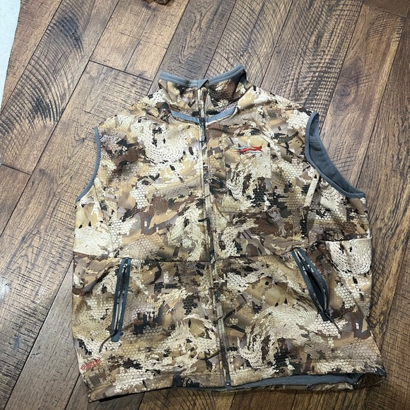 Need to get new ones these are basically new. They don’t fit anymore. - Picture 7 of 11